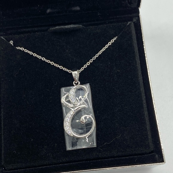 Silver necklace with letter E pendant, diamond CZ. - Picture 5 of 8